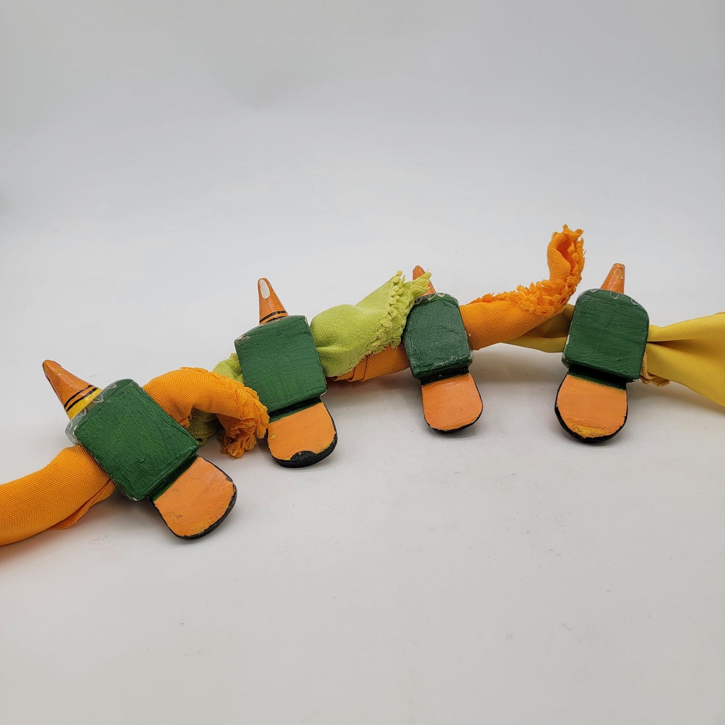 Vintage Hand Crafted & Painted Wood Toucan Napkin Rings Set Of 4 With Napkins