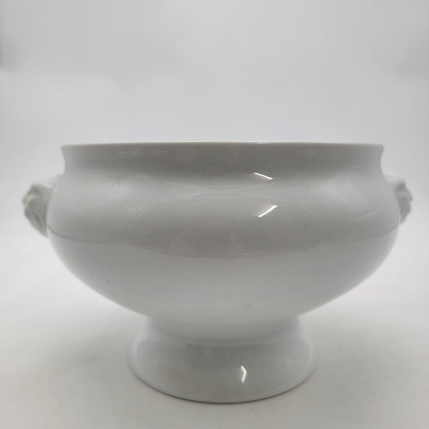 Bodum White Porcelain Lion Head Soup Tureen