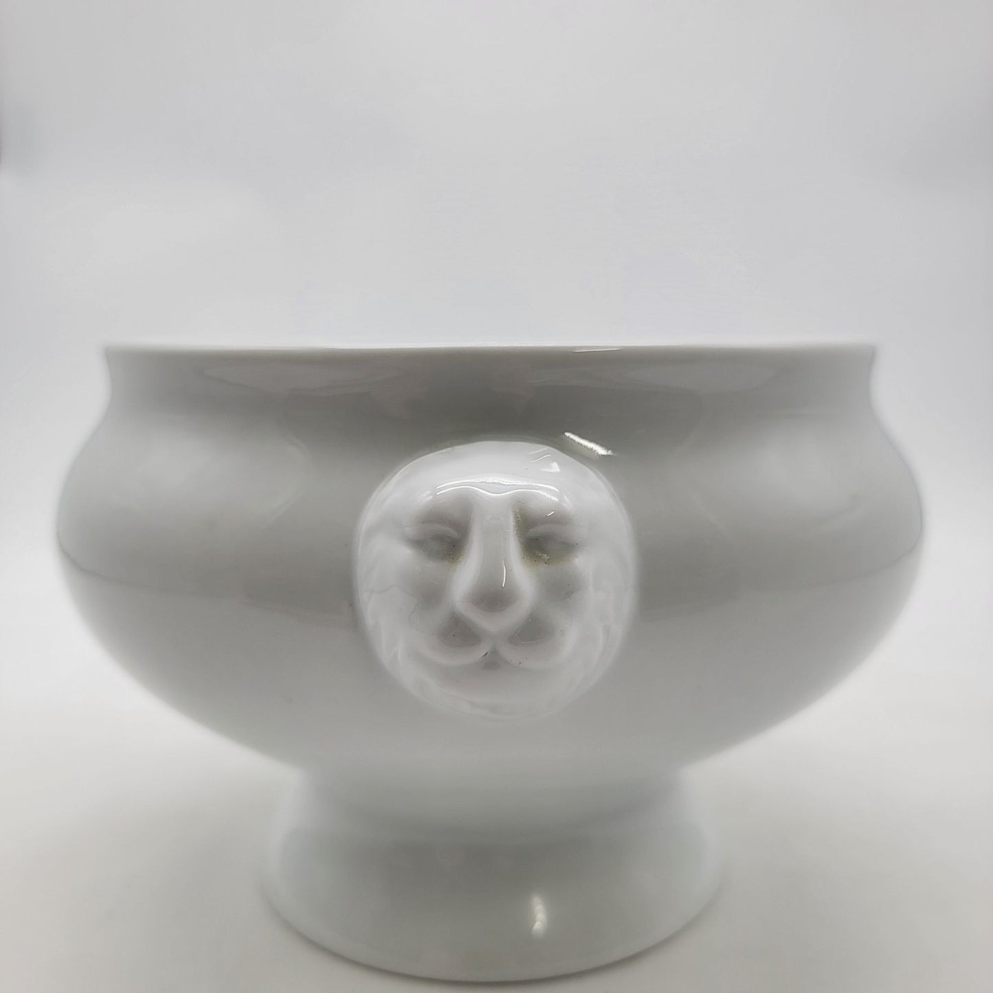 Bodum White Porcelain Lion Head Soup Tureen