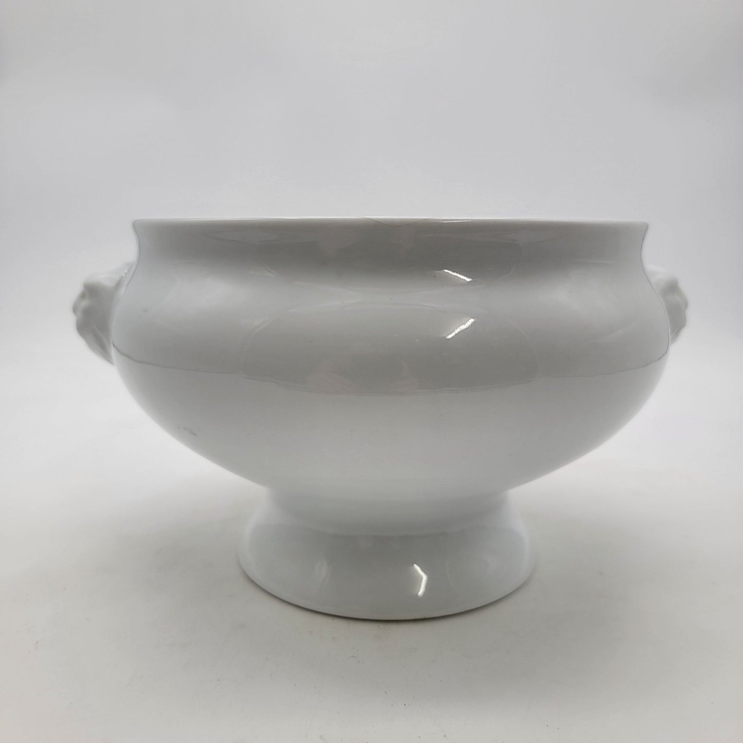 Bodum White Porcelain Lion Head Soup Tureen