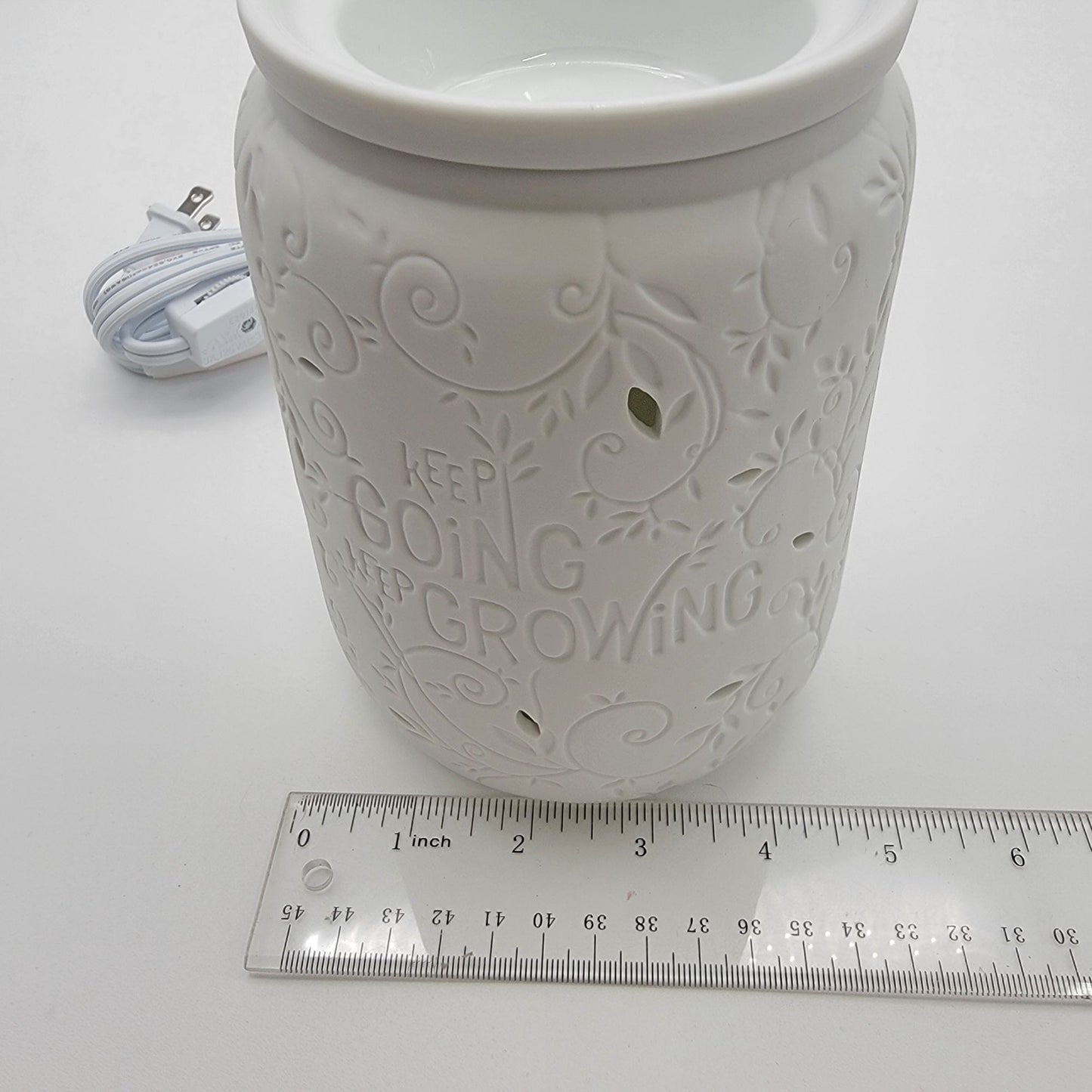 Retired Scentsy Keep Going Keep Growing Wax Warmer New with Box