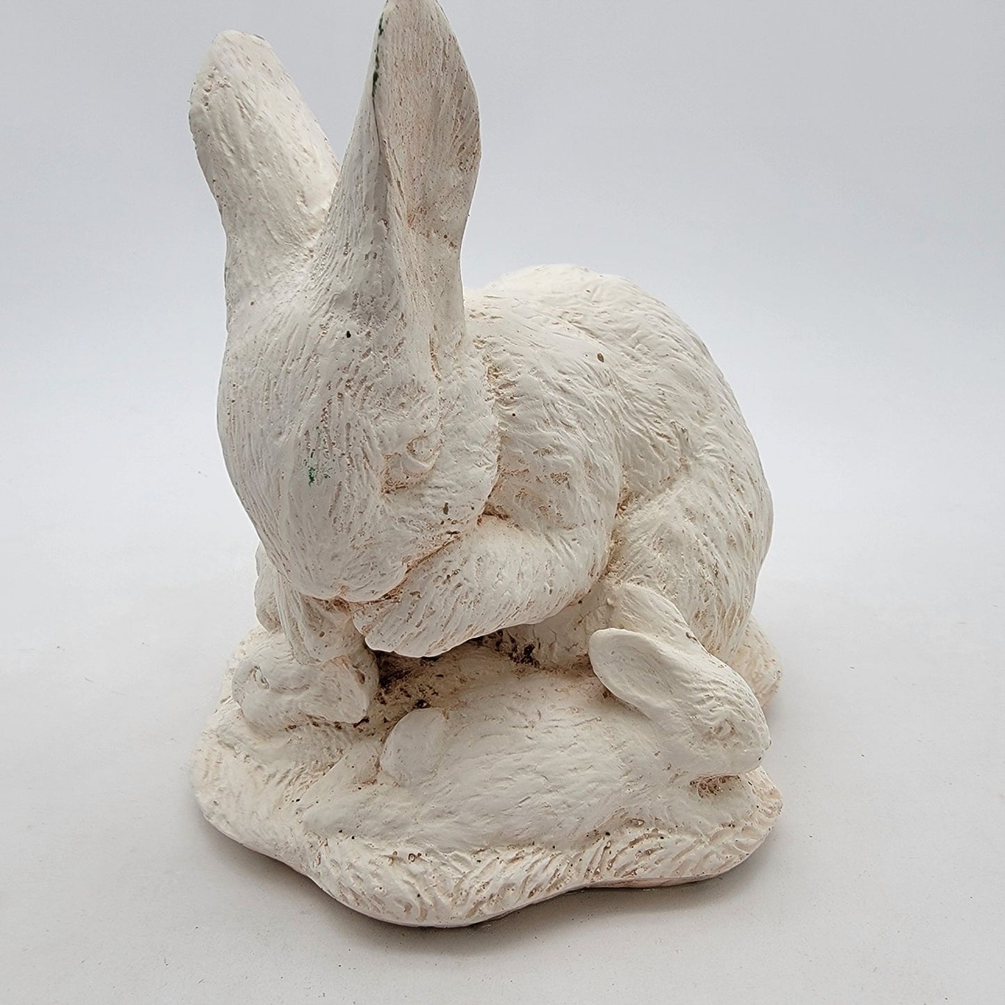 Hen-Feathers Mother & Baby Bunnies Outdoor Statue Garden Decor