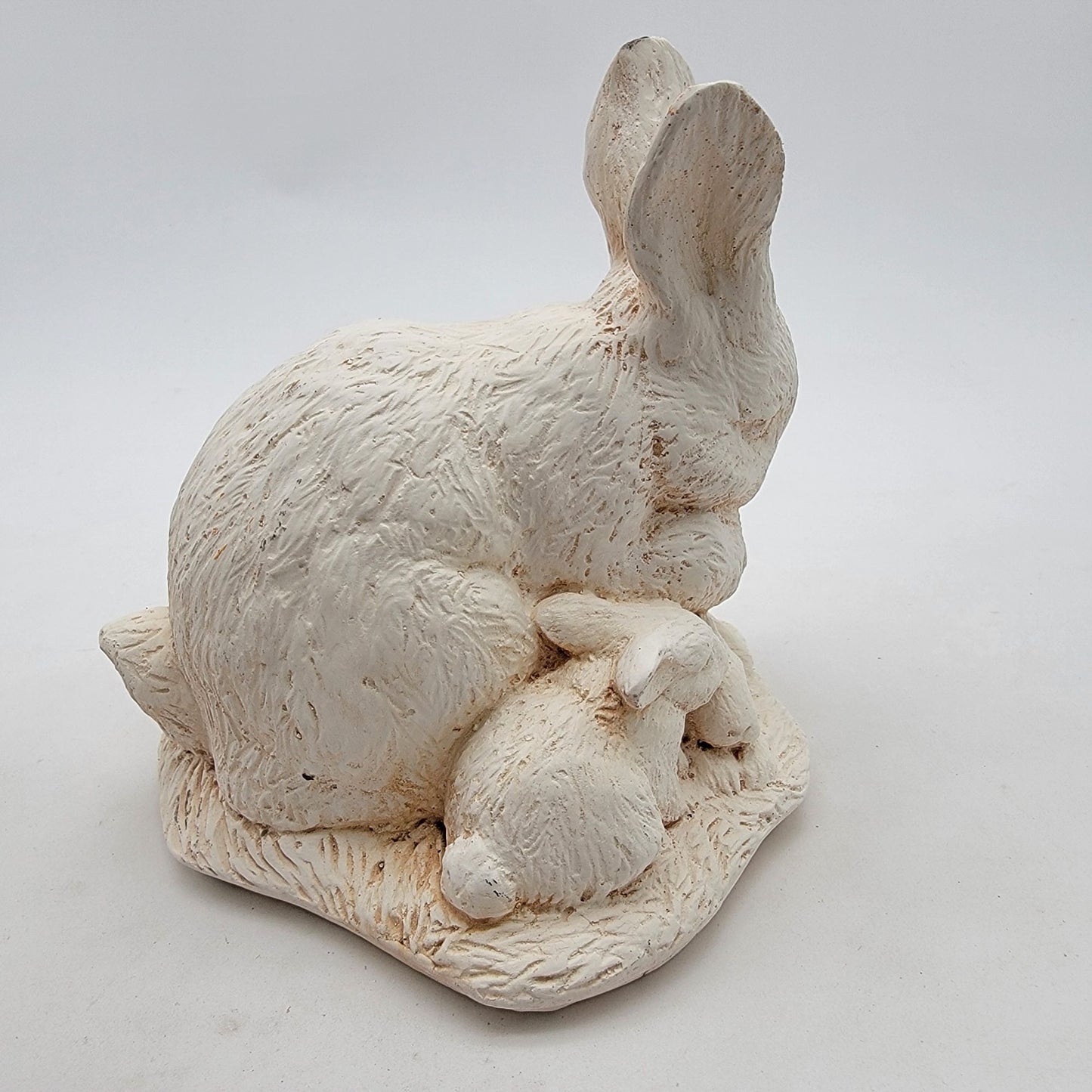 Hen-Feathers Mother & Baby Bunnies Outdoor Statue Garden Decor