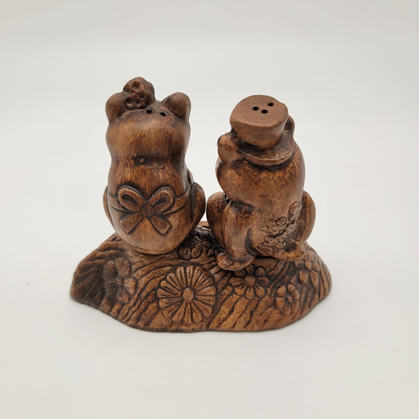 Vintage Treasure Craft Frog Couple Salt & Pepper Shakers