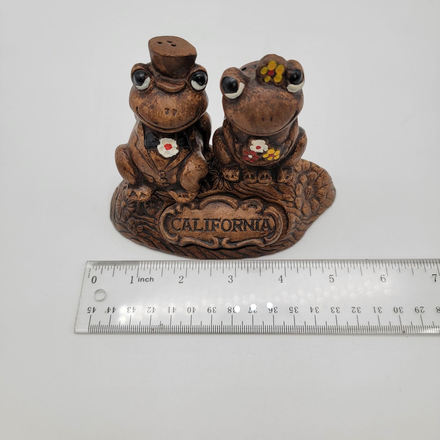 Vintage Treasure Craft Frog Couple Salt & Pepper Shakers