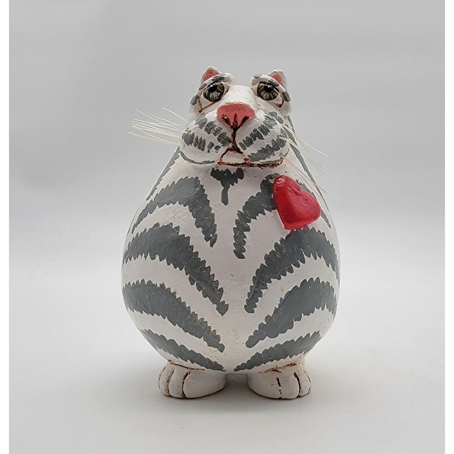 1998 Vicki Thomas Cat Figurine With Heart