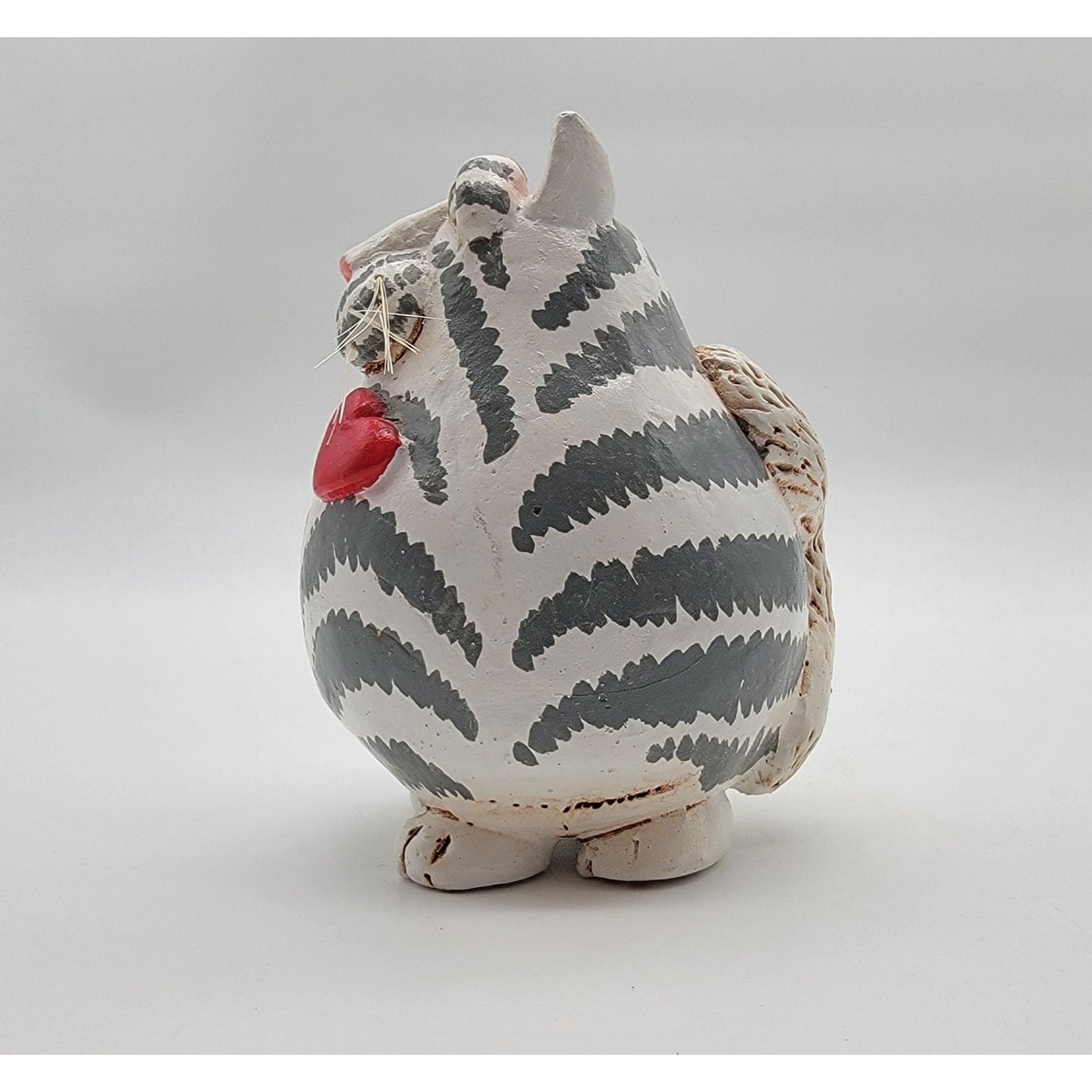 1998 Vicki Thomas Cat Figurine With Heart