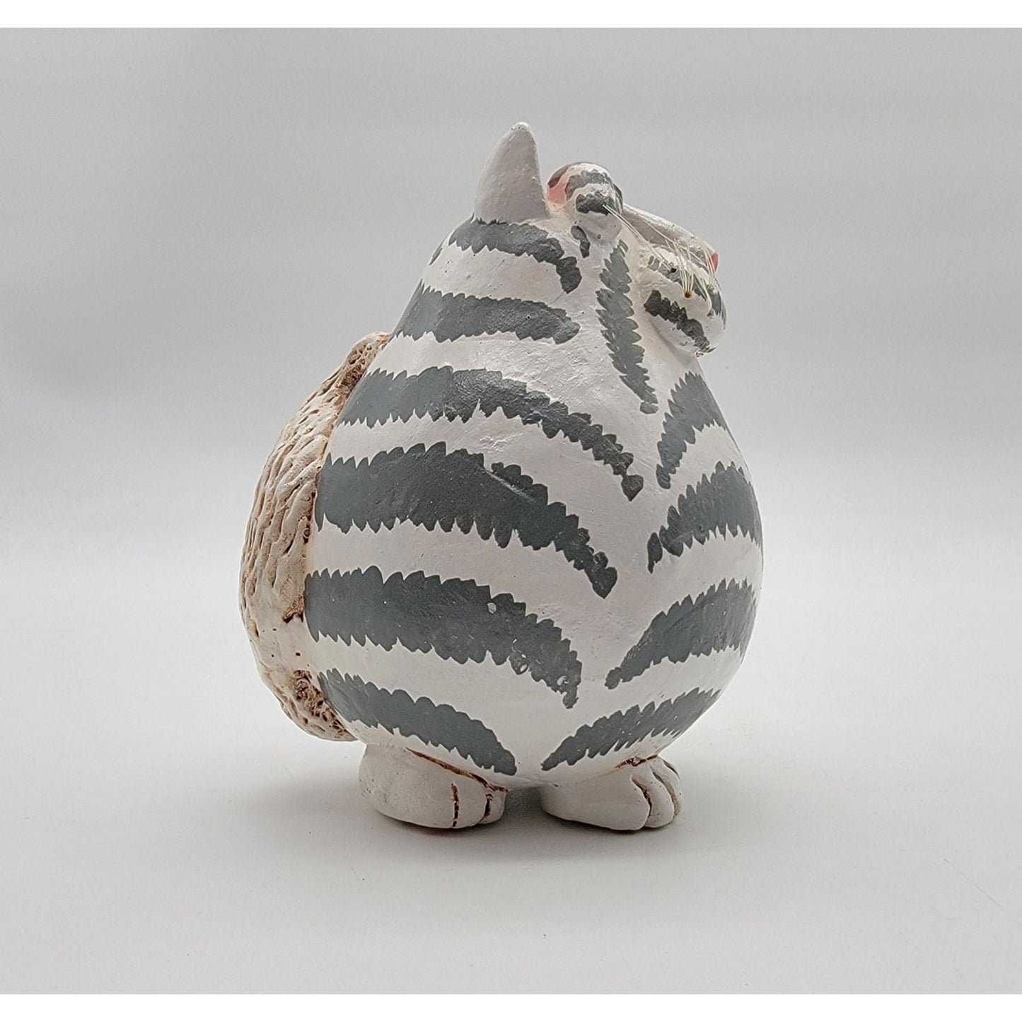 1998 Vicki Thomas Cat Figurine With Heart