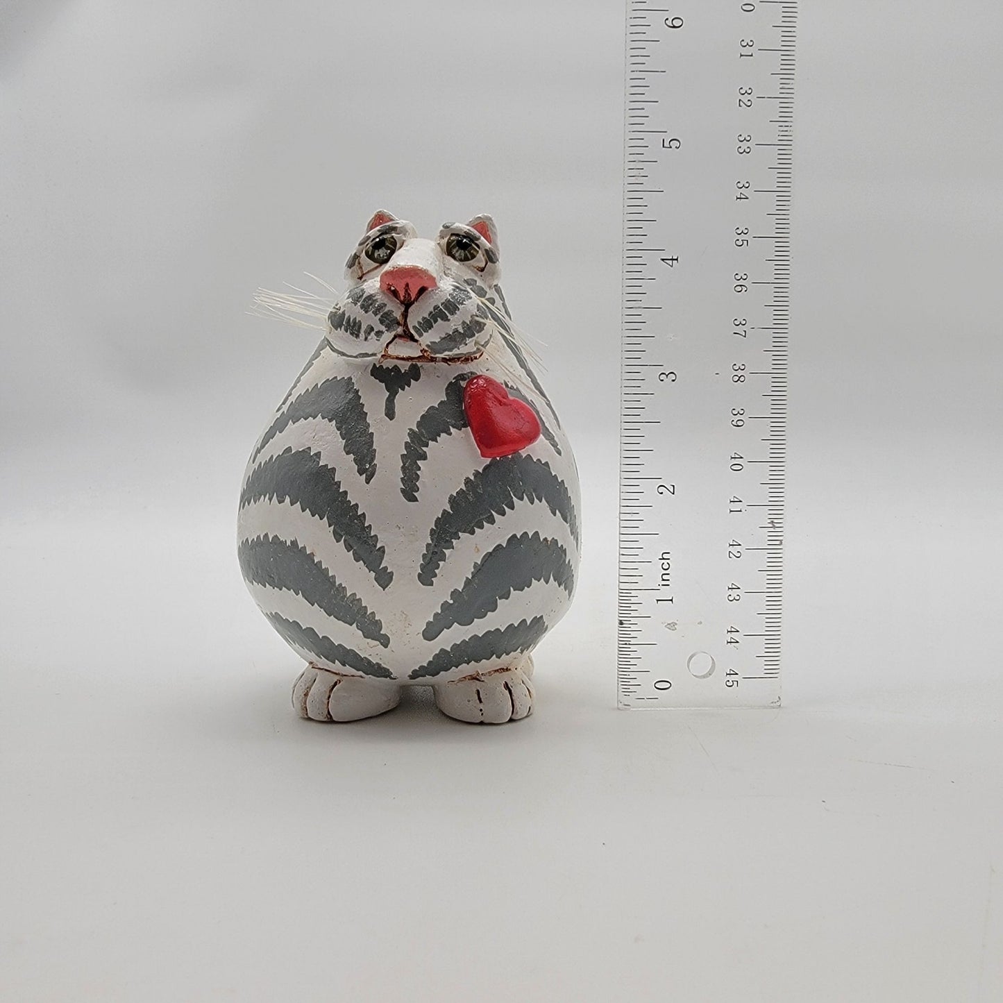 1998 Vicki Thomas Cat Figurine With Heart