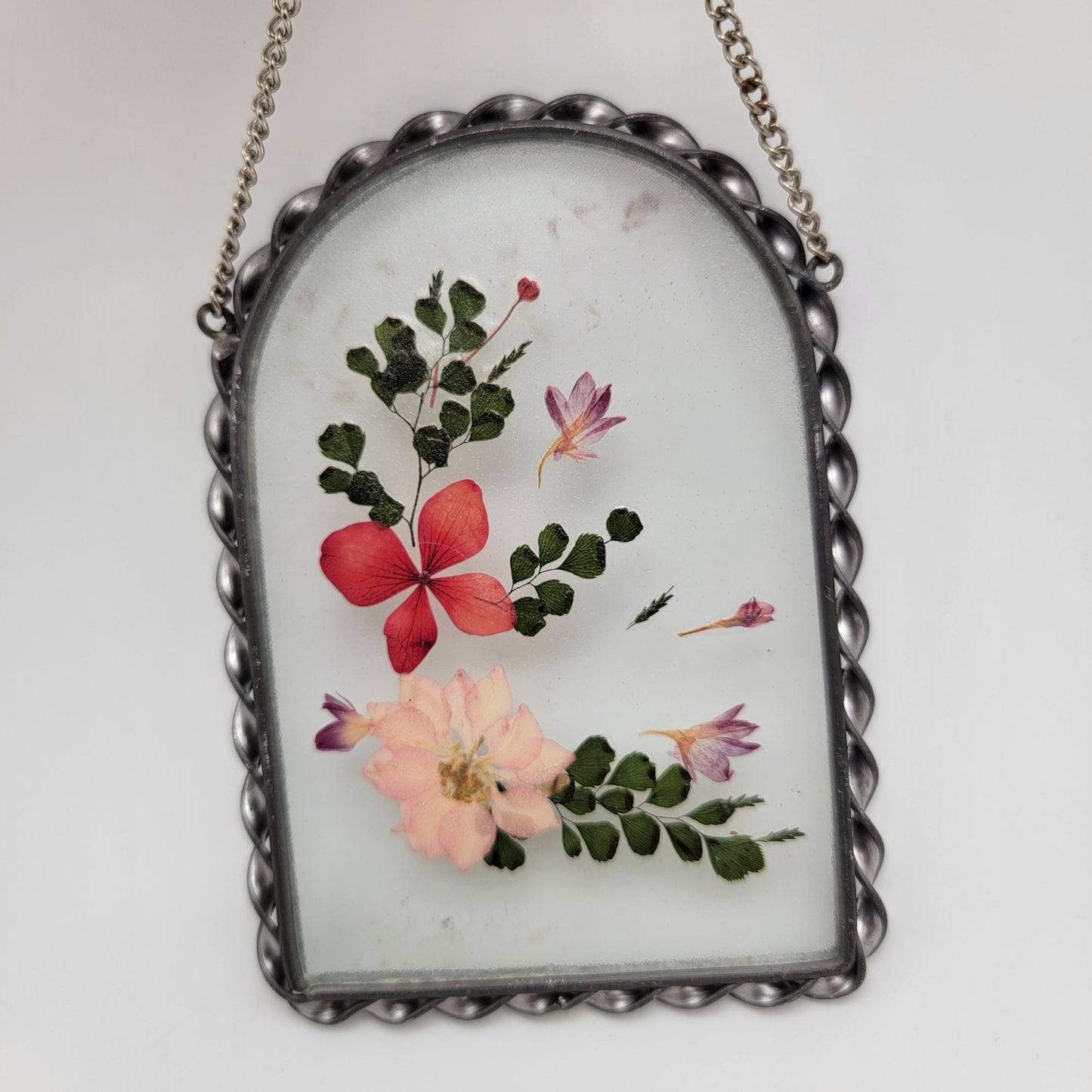 Vintage Pressed Flowers Glass Suncatcher Wall Hanging With Chain - Lt. Pink & Purple