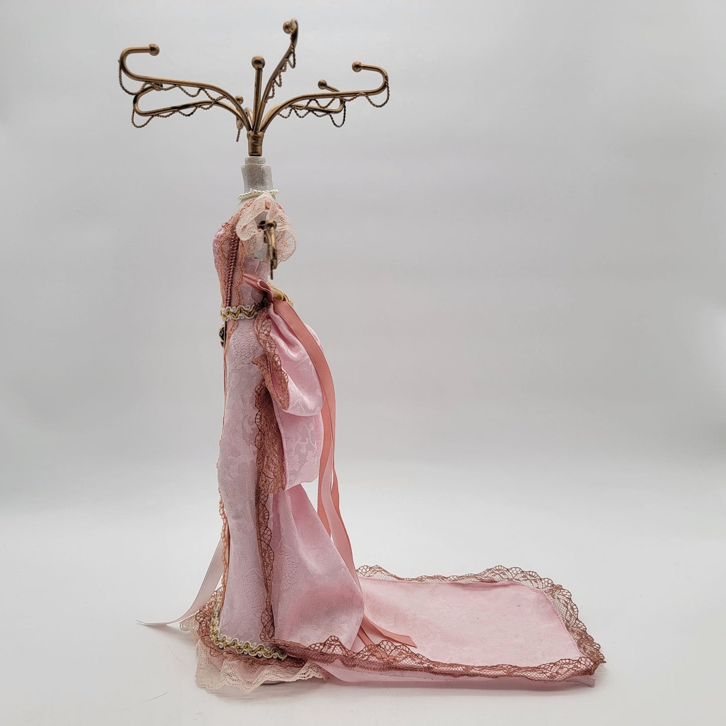 Victorian-style Dress Form Mannequin Jewelry Holder
