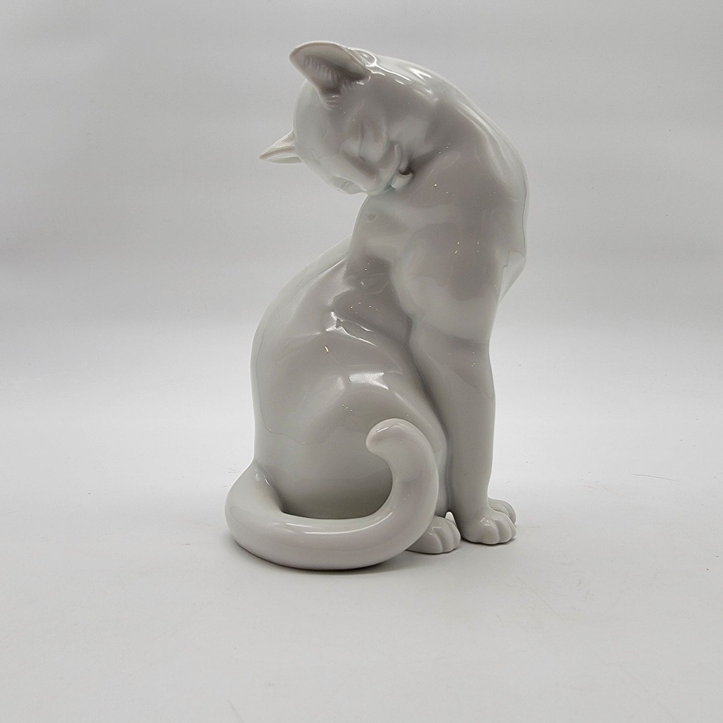 Vintage Augarten Wien Vienna Porcelain White Cat Figurine