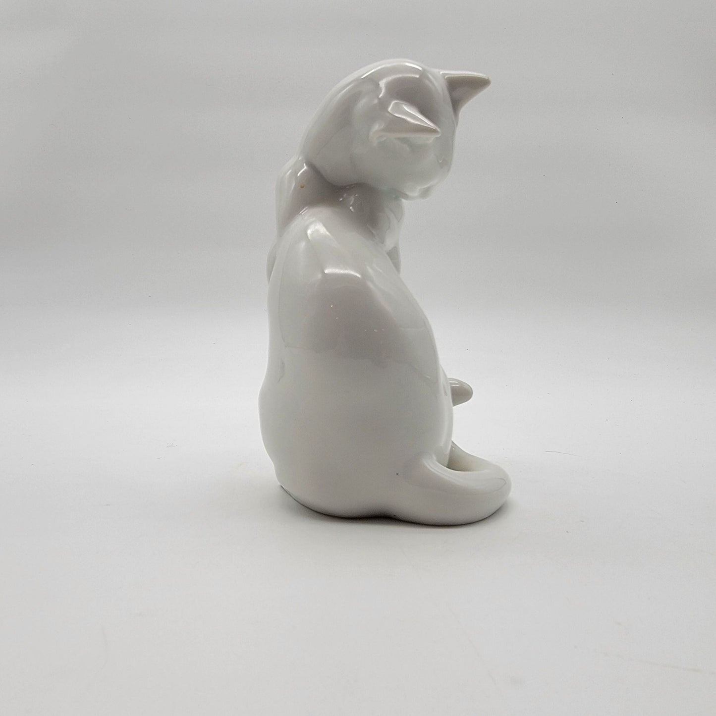 Vintage Augarten Wien Vienna Porcelain White Cat Figurine