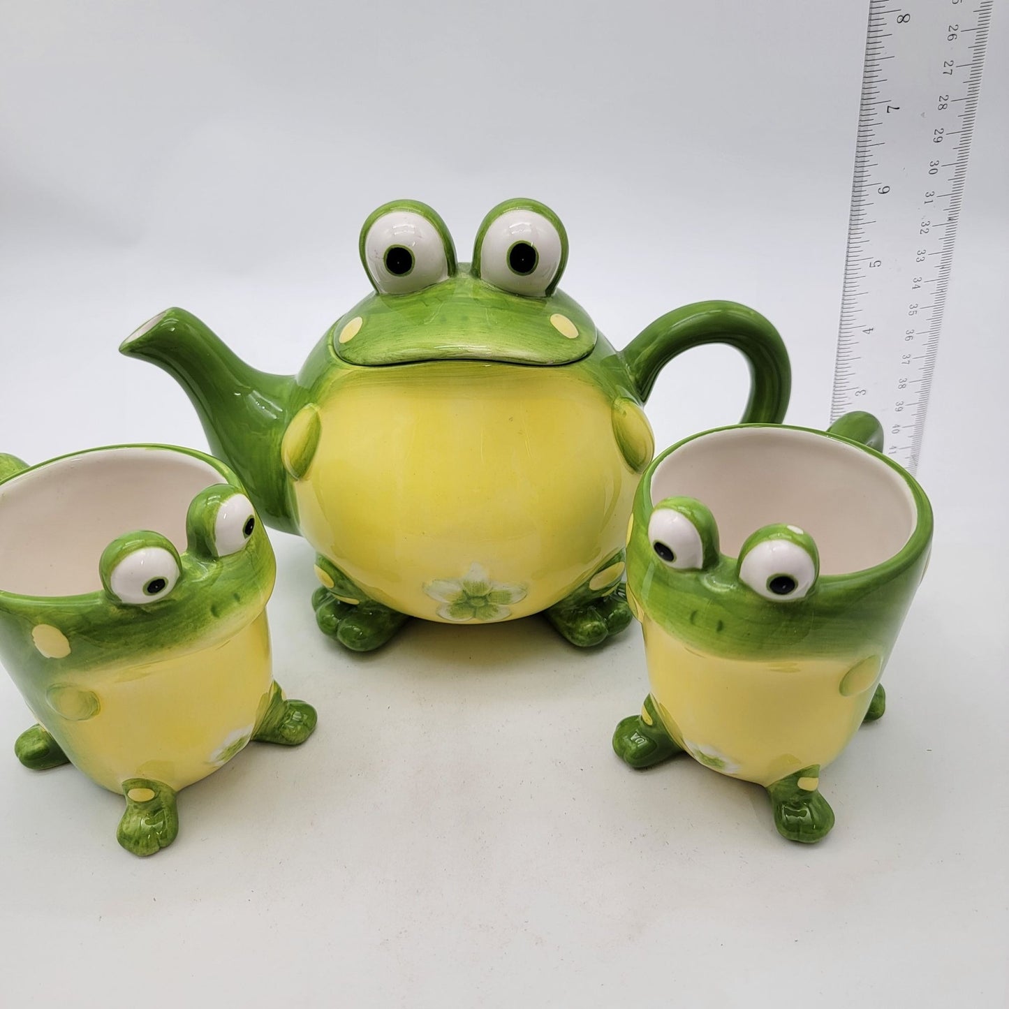 Vintage Burton & Burton Toby the Toad Teapot & 2 Cups