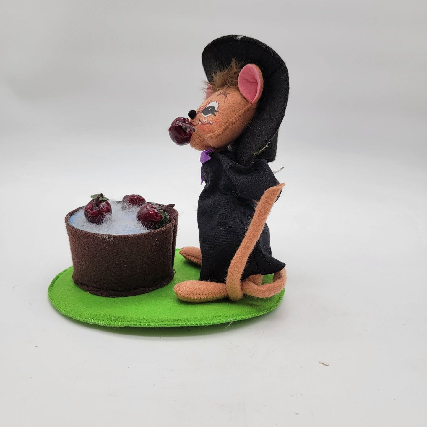 Annalee Halloween Witch Mouse Bobbing For Apples Figurine 6.75"