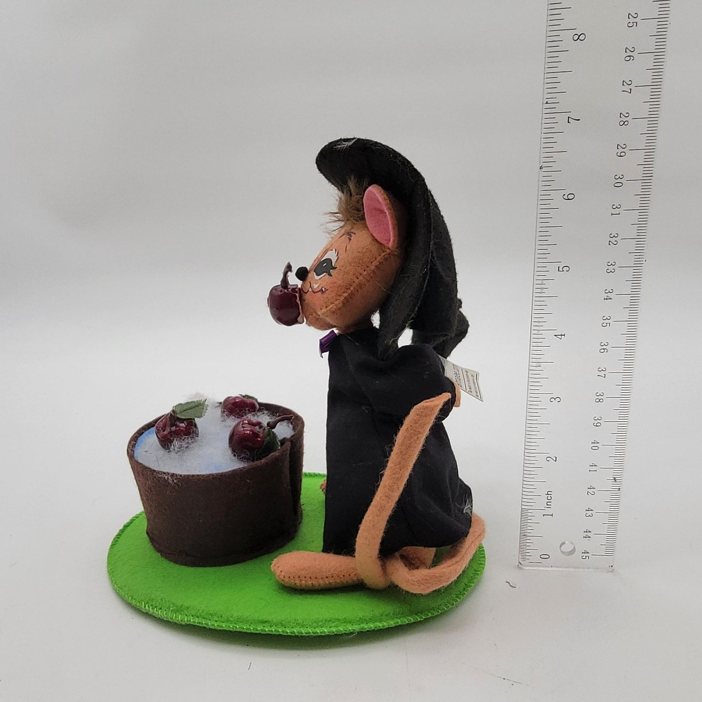 Annalee Halloween Witch Mouse Bobbing For Apples Figurine 6.75"