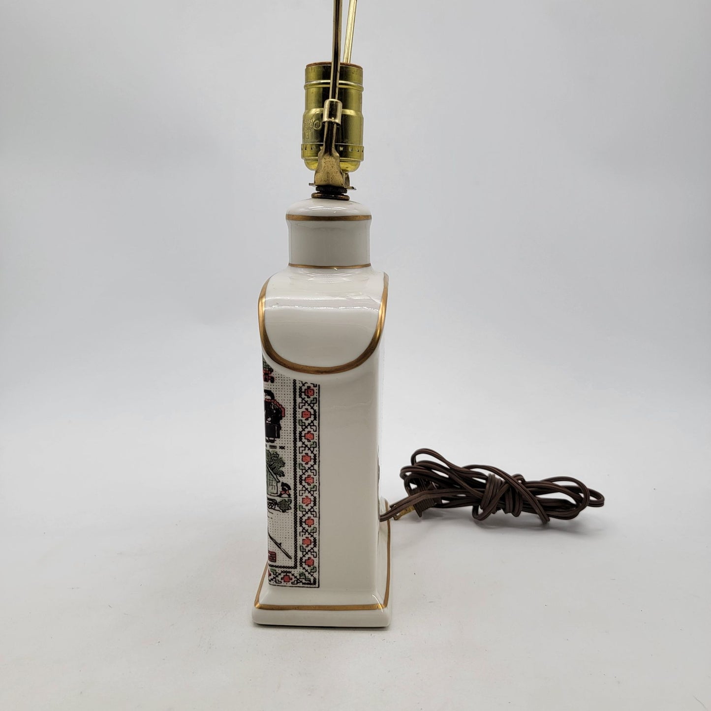 Vintage Tiden Thurber Needlepoint Sampler Print Lamp