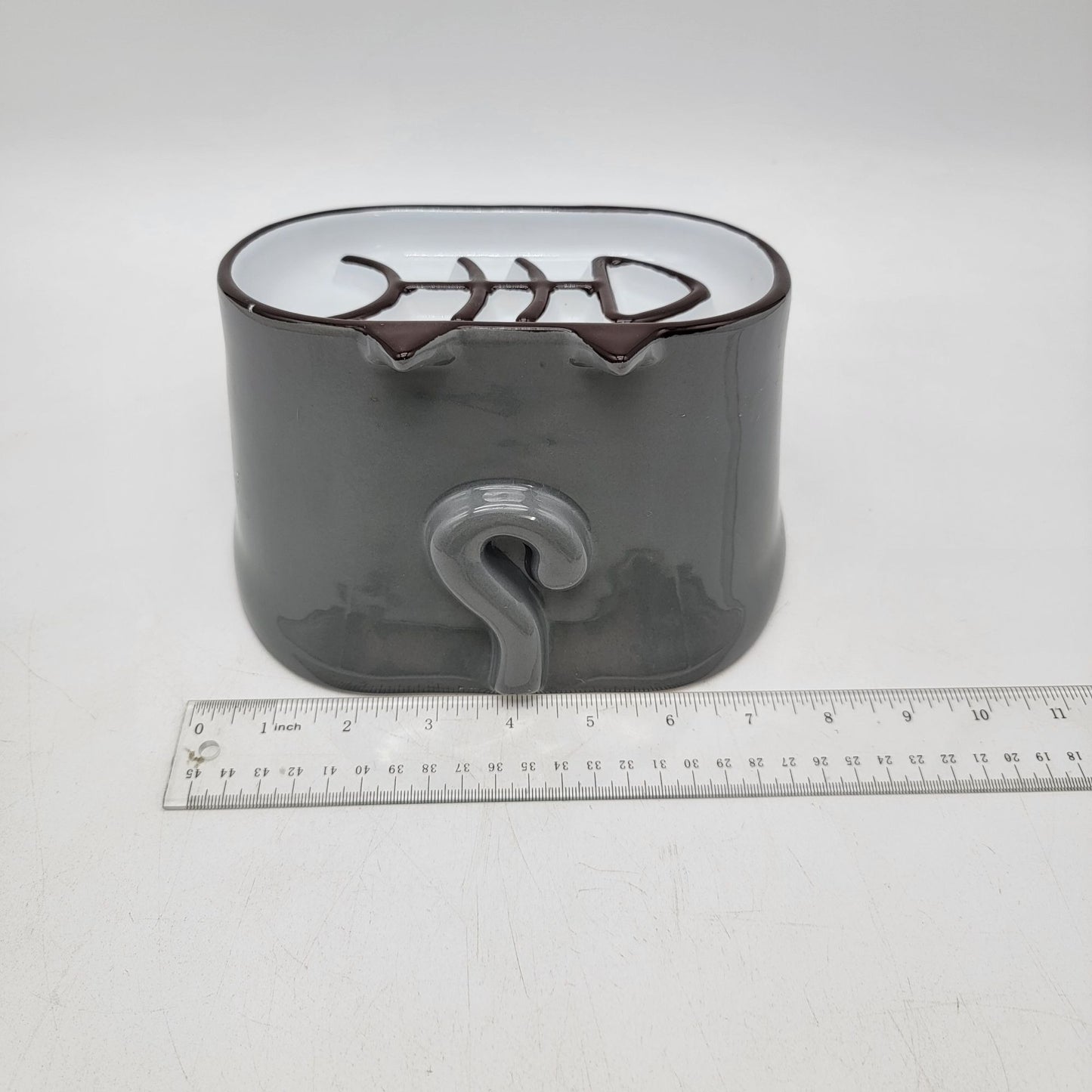 Cat-Shaped Ceramic Slow Feeder Dish With Fishbone Design